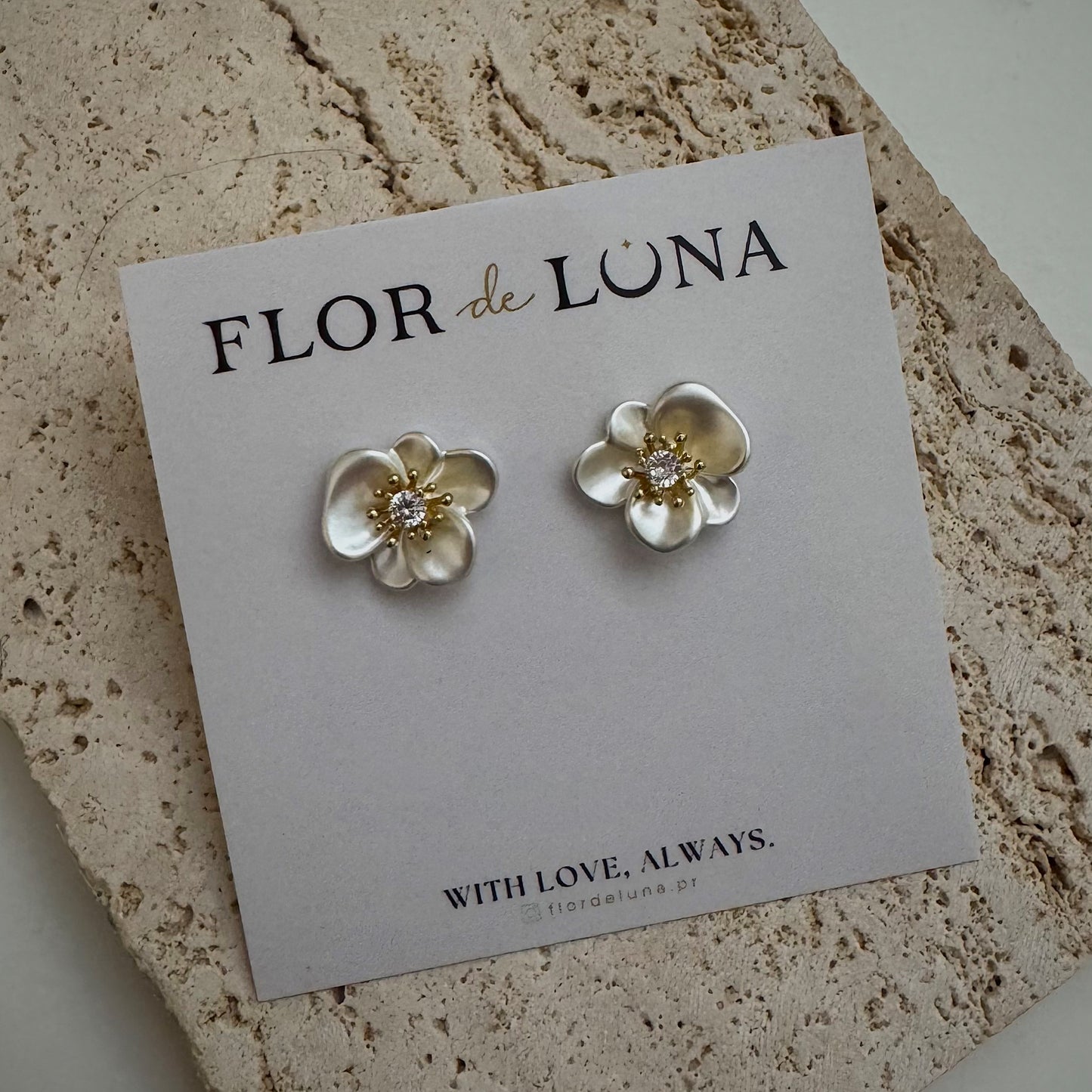 pearly florecita studs