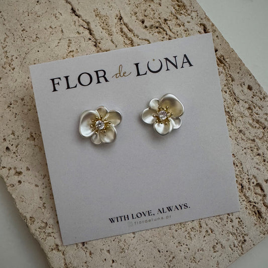 pearly florecita studs
