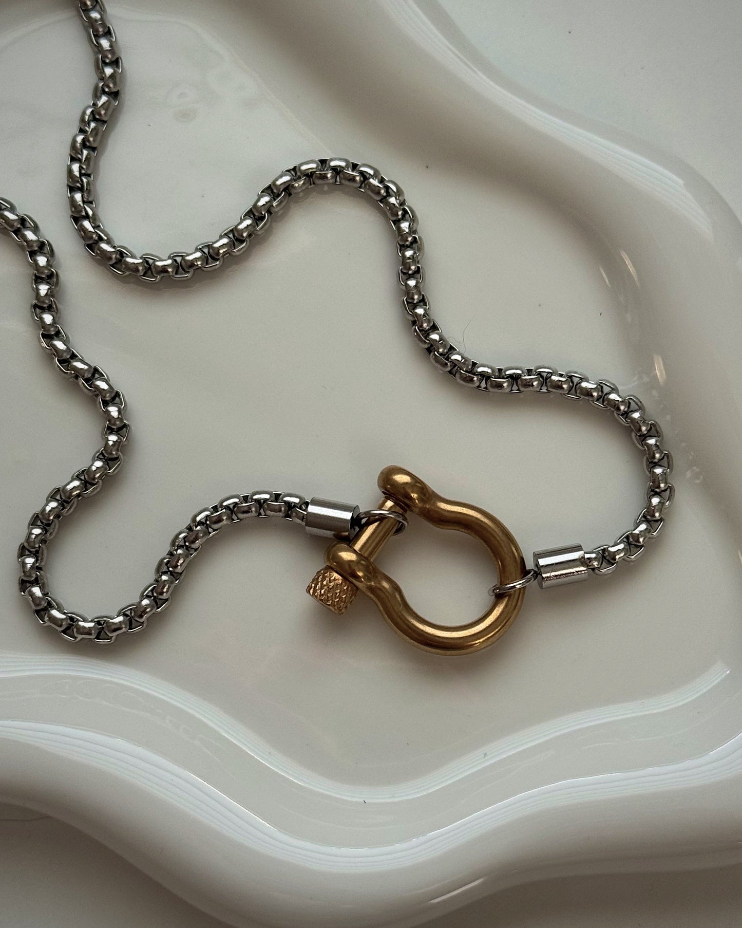 dos tonos buckle necklace