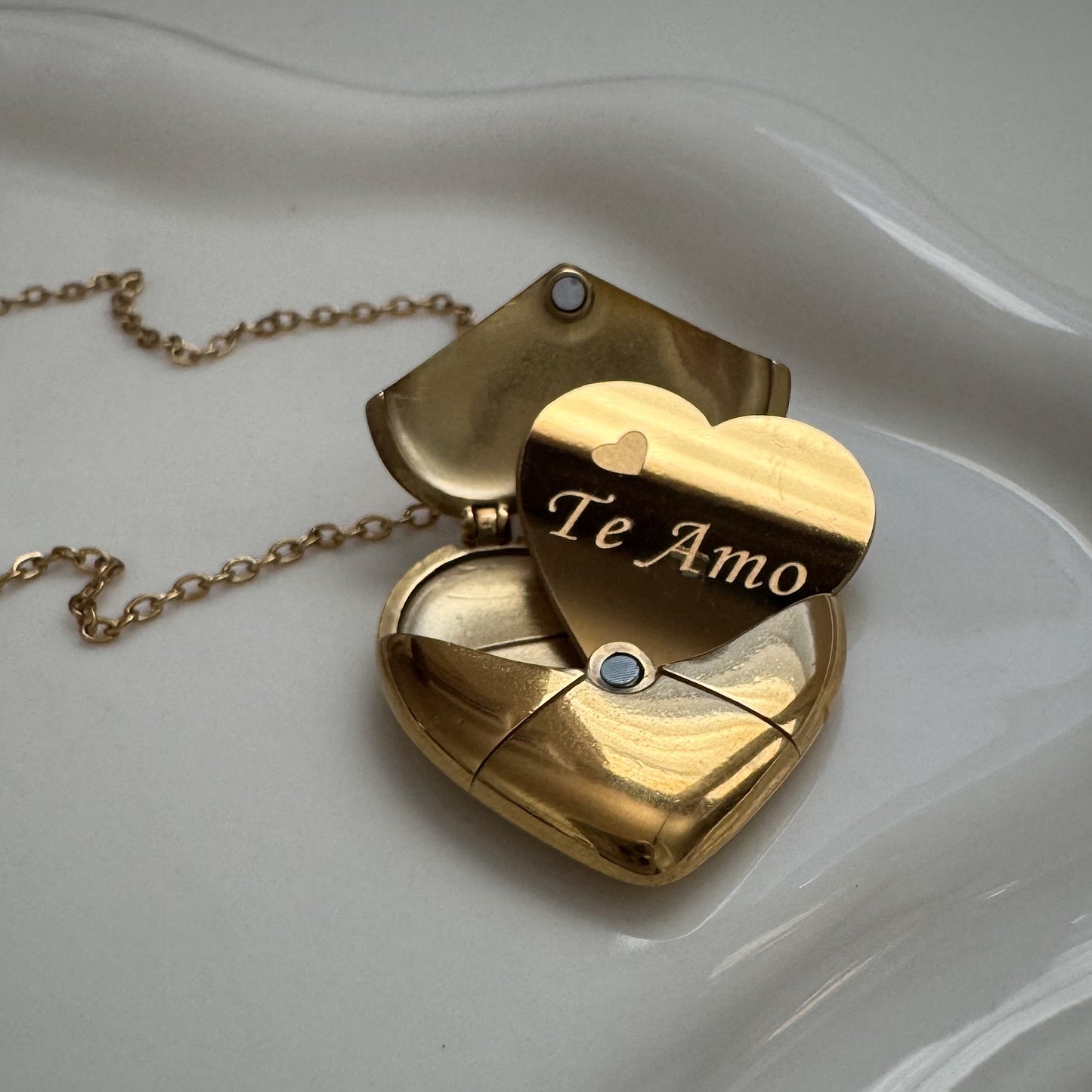 te amo chain