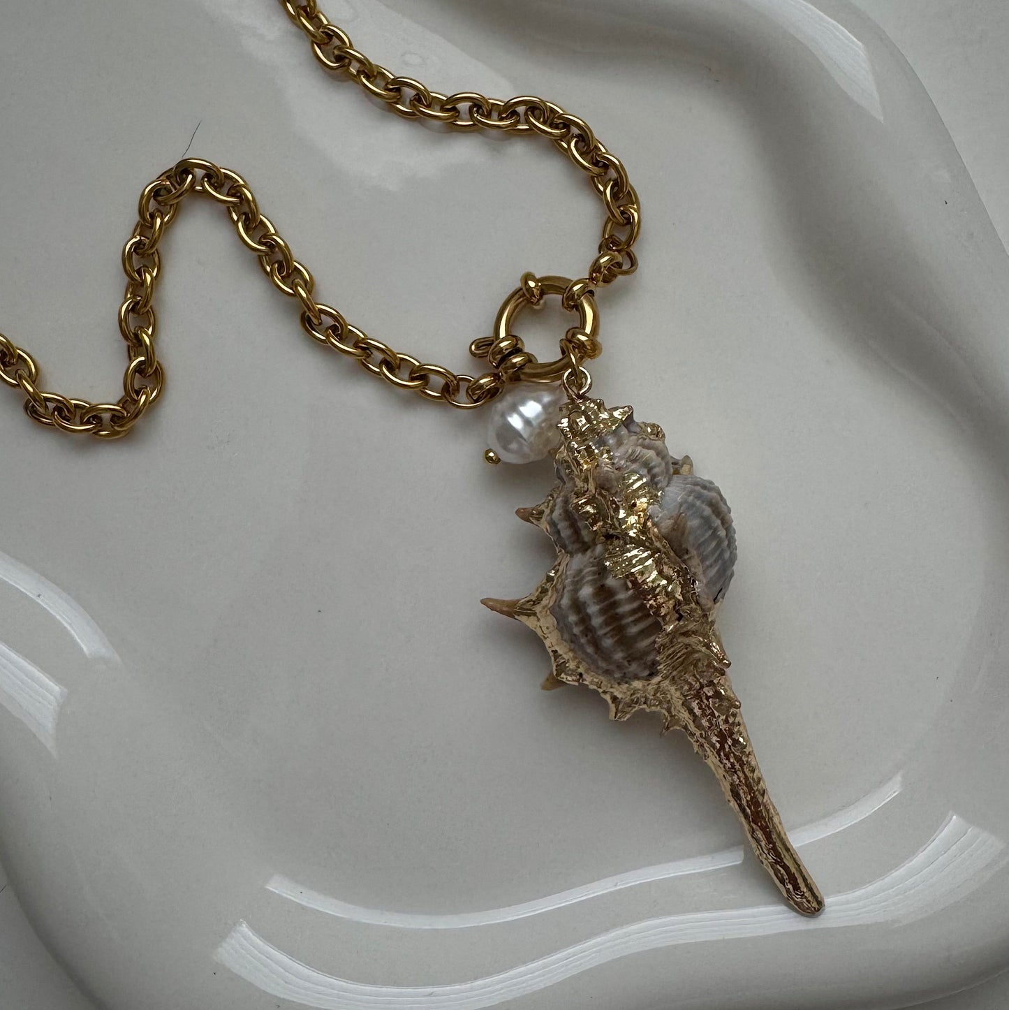 shella necklace