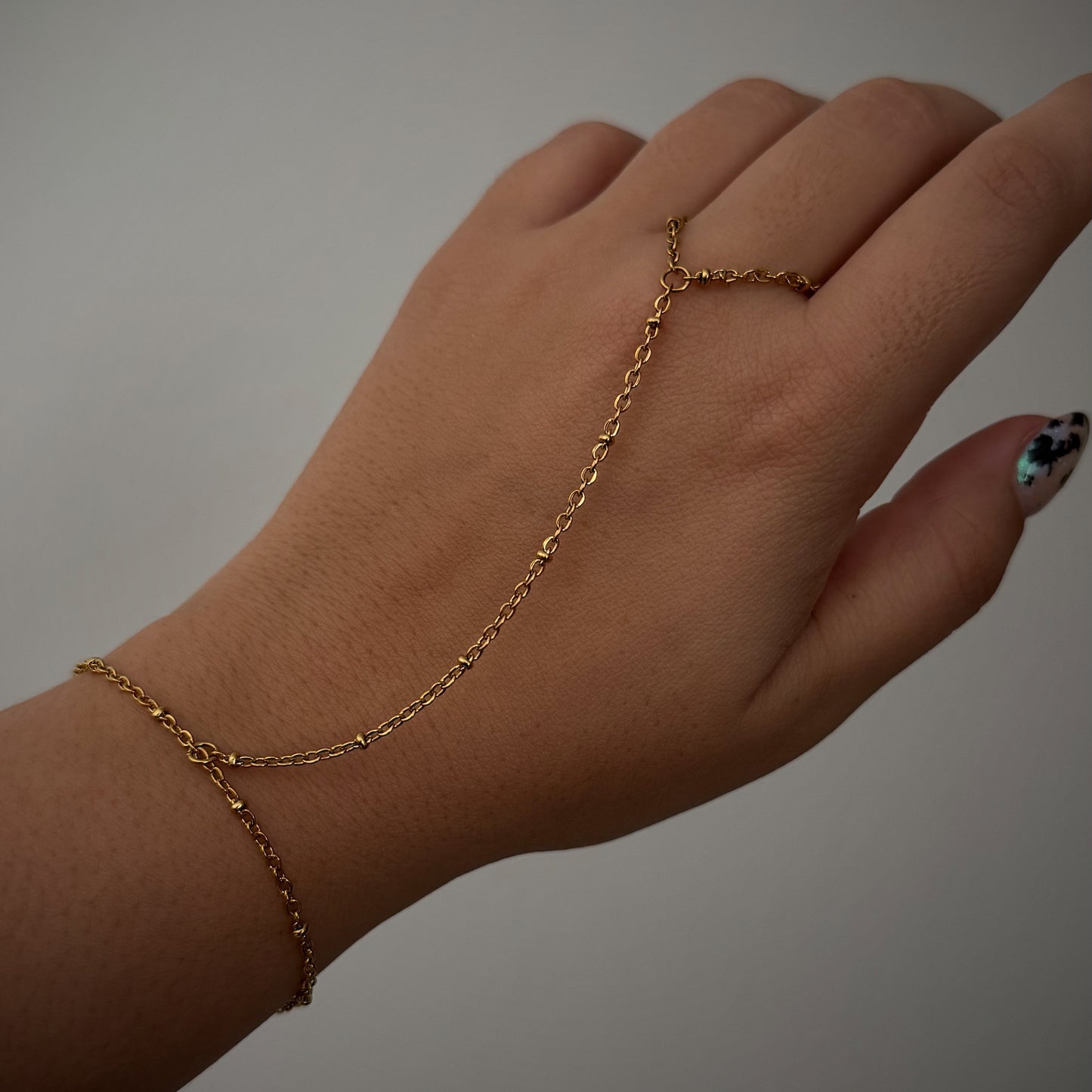dainty handchain
