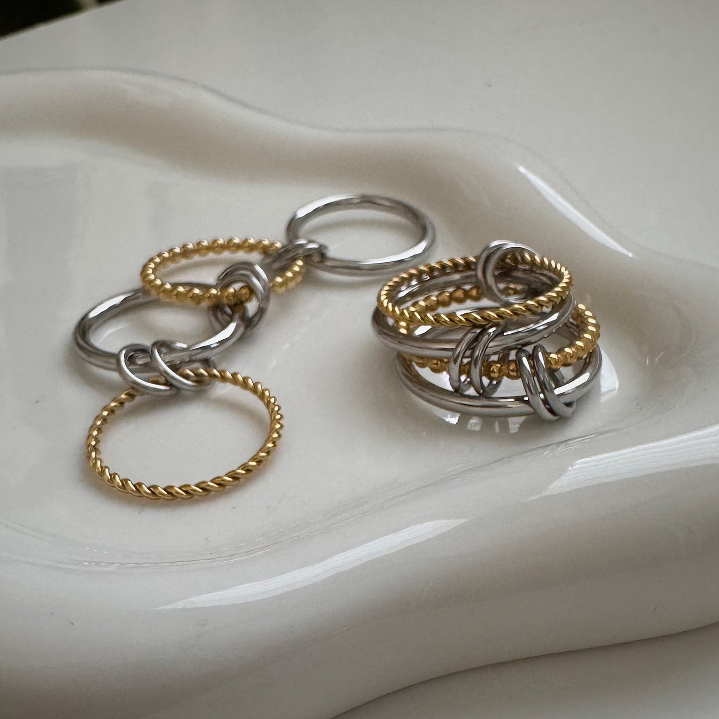 two tone linked ring