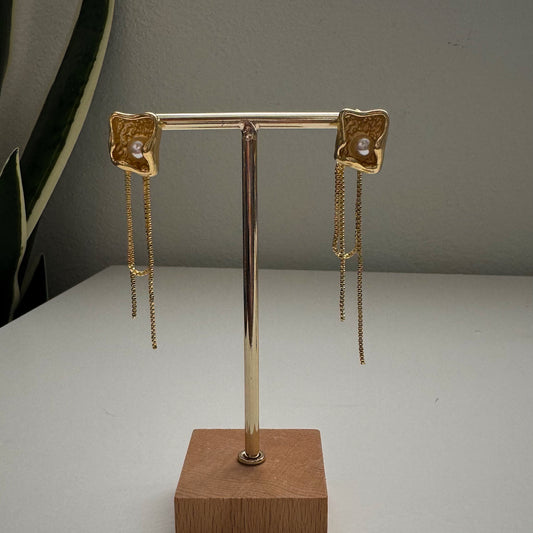 lizzy pearl dangles