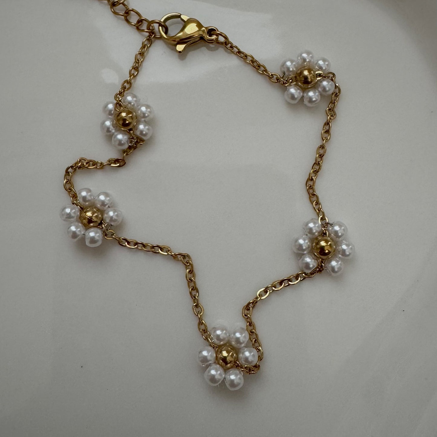 pearly flowers bracelet