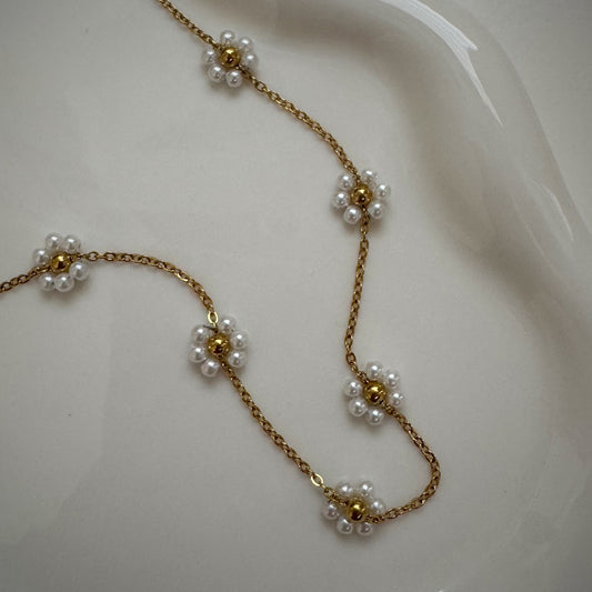 pearly flowers necklace
