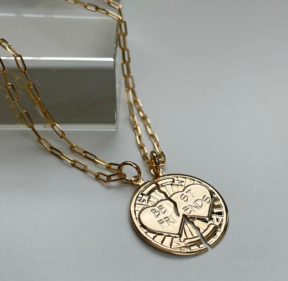 bestie necklace