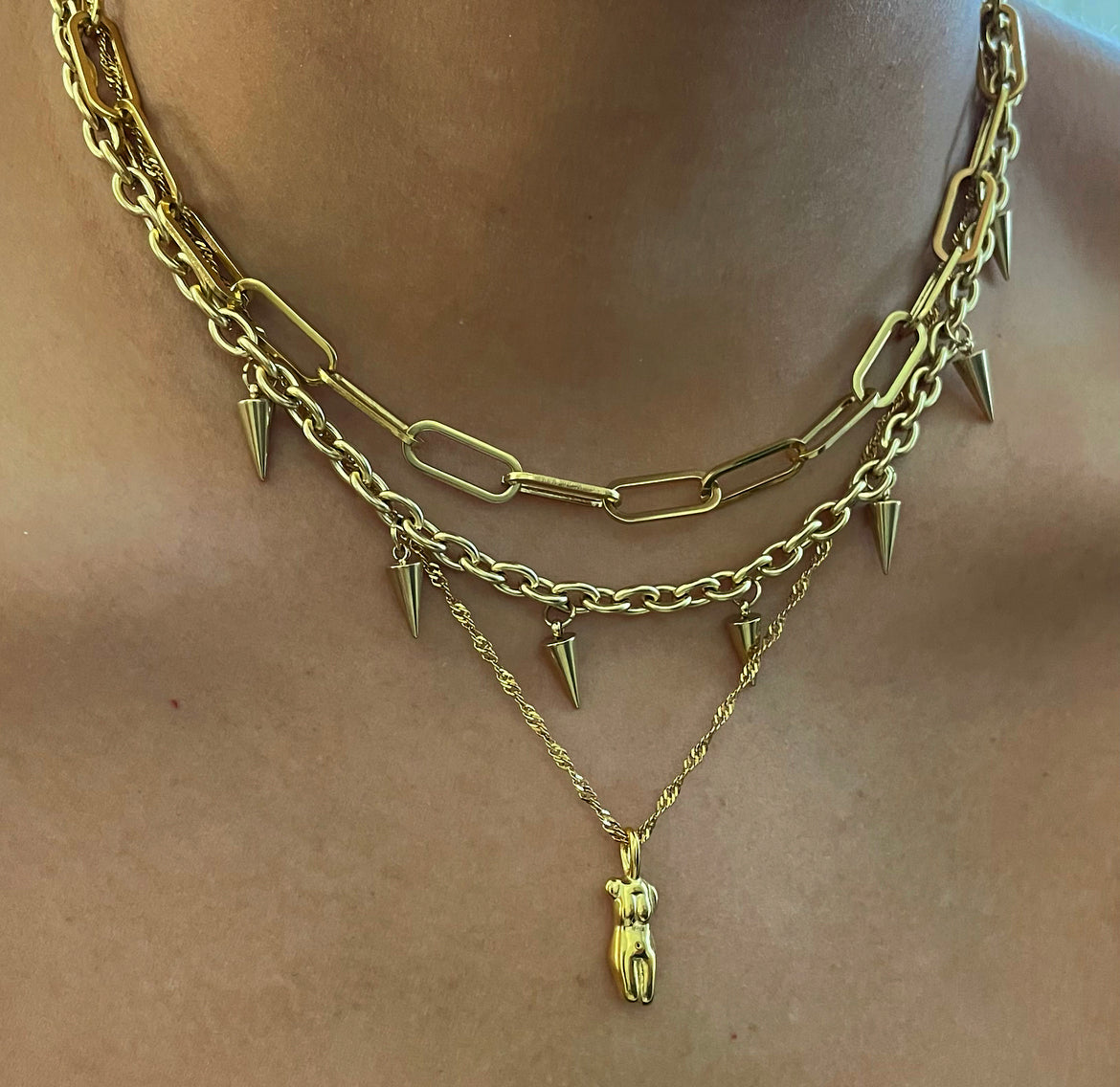 spikes necklace