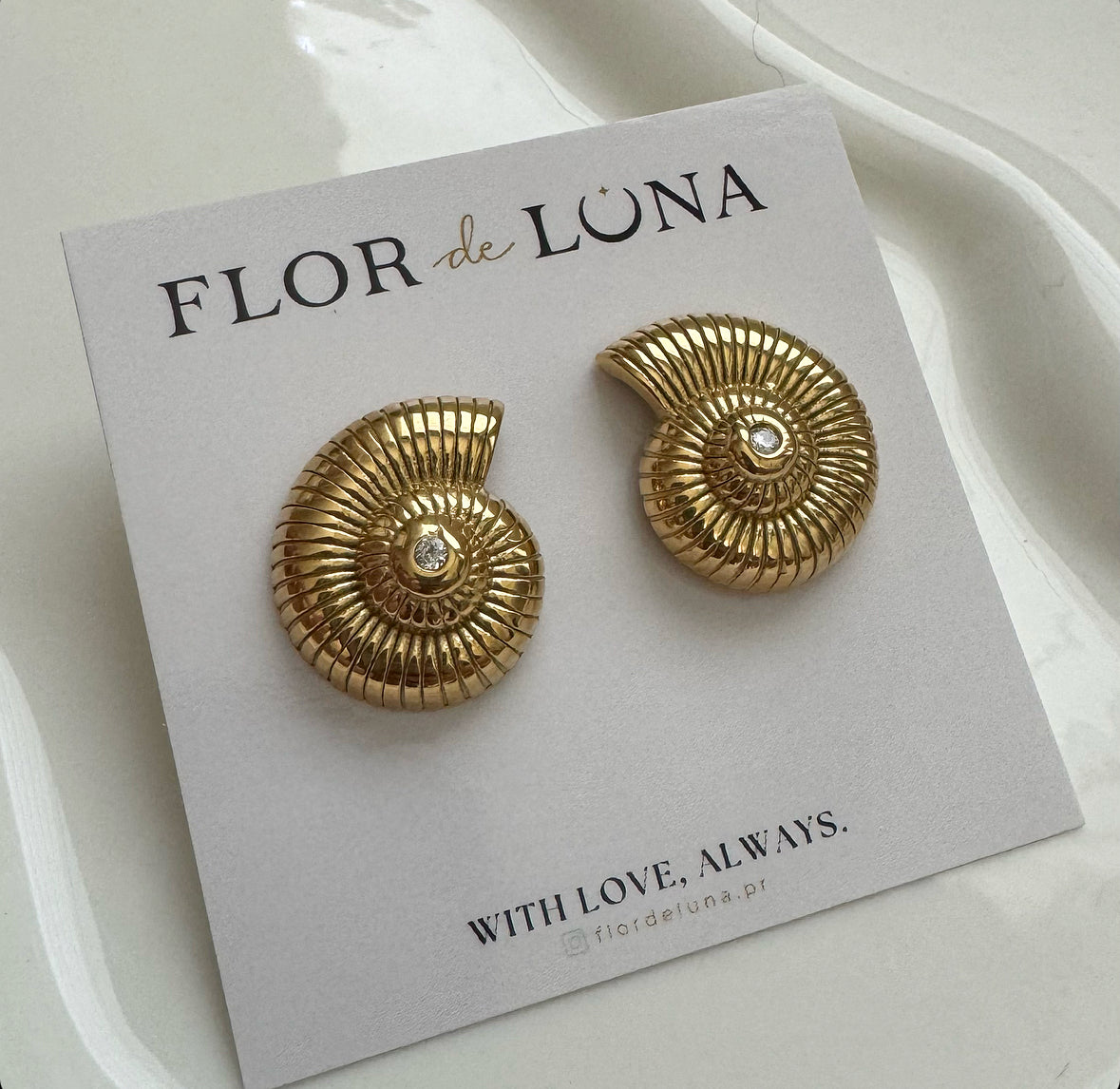 caracol studs