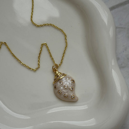 white caracol chain