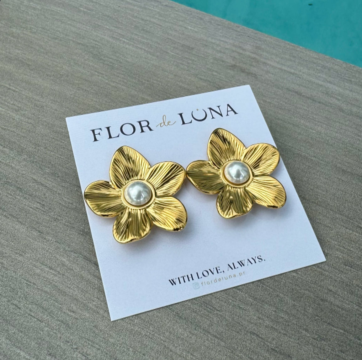 pearl flower studs