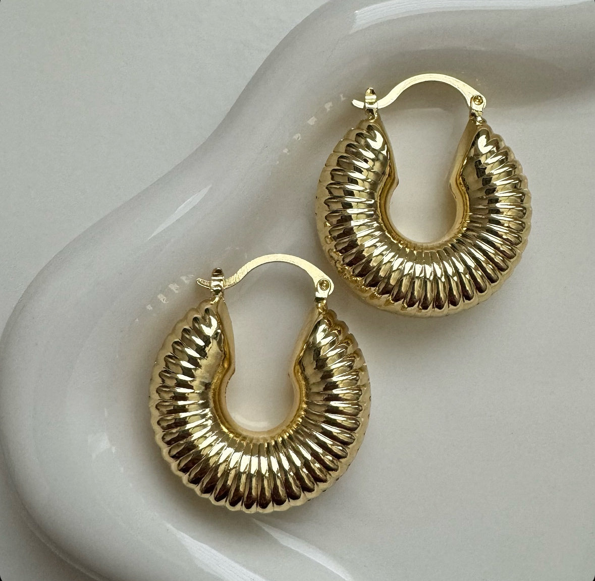 line chunky hoops