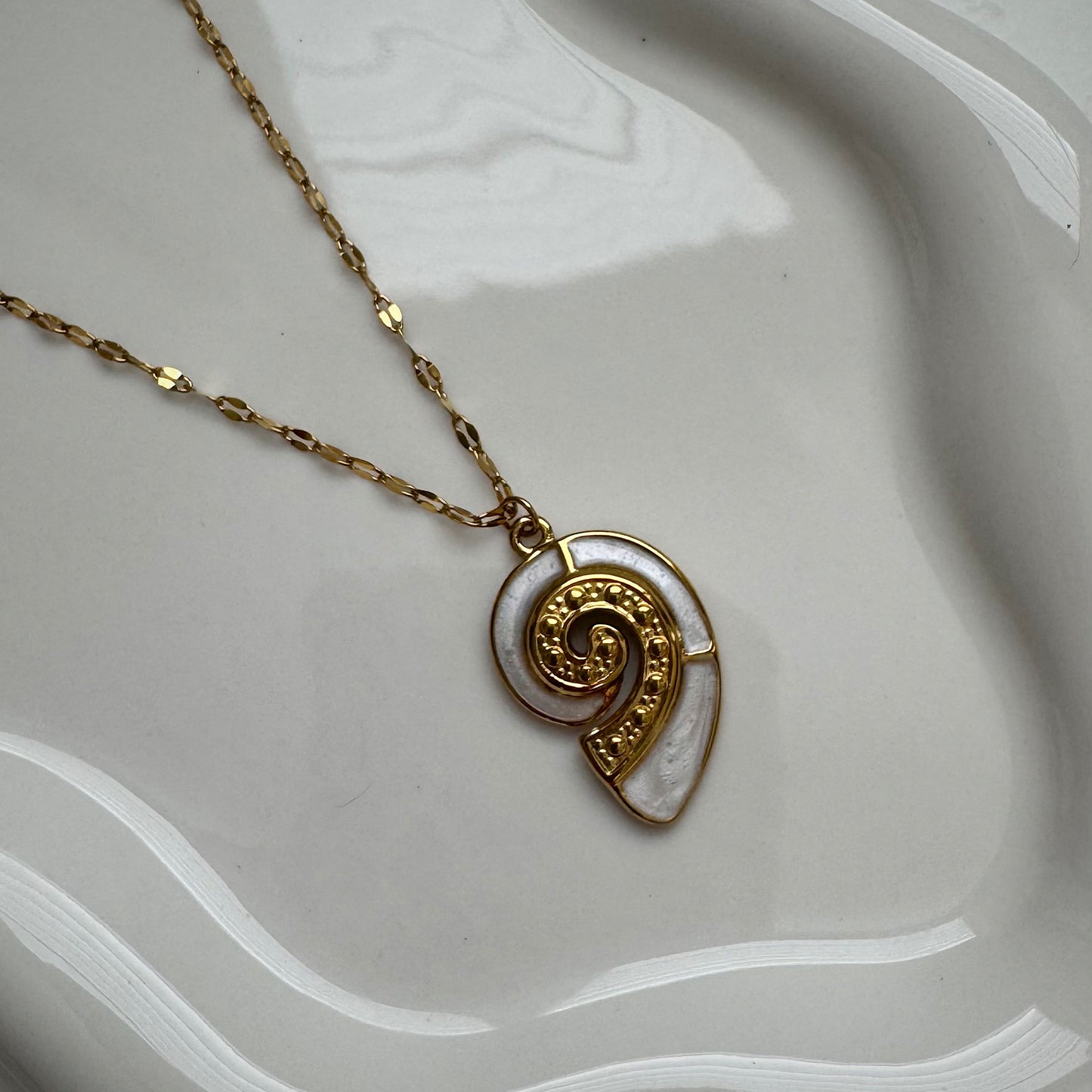 caracol shell chain