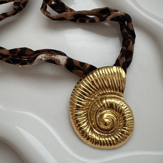 leopard string shell necklace